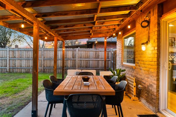 Suburban Home with Chef's Kitchen, Large Backyard, Open Plan Living