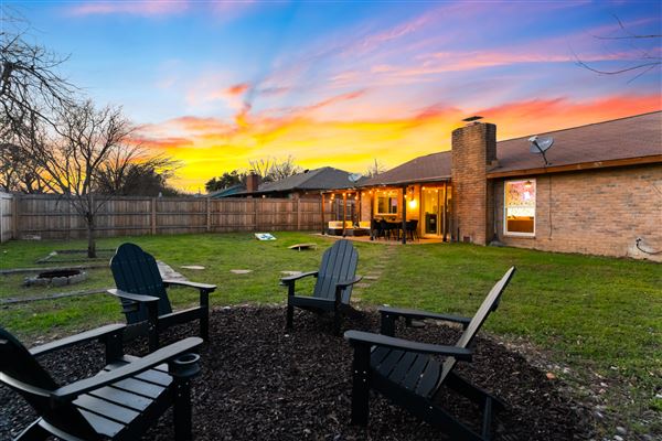 Suburban Home with Chef's Kitchen, Large Backyard, Open Plan Living